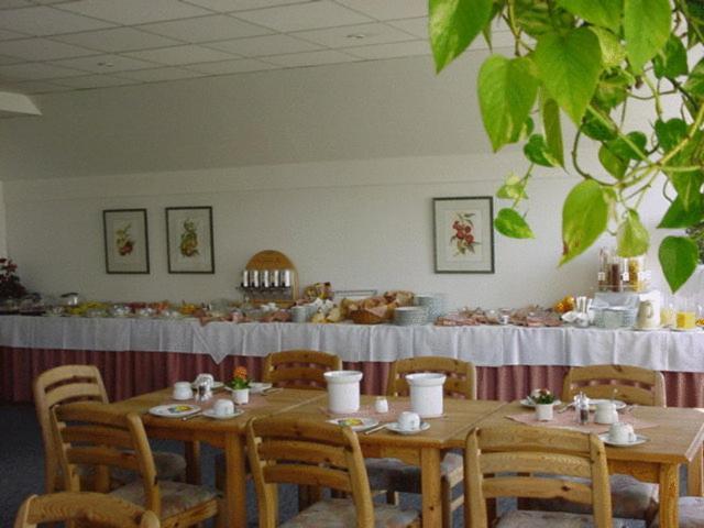 Neustaedter Hof Hotel Garni นอยชตัดท์ อัม รูเบนแบร์เกอ ภายนอก รูปภาพ